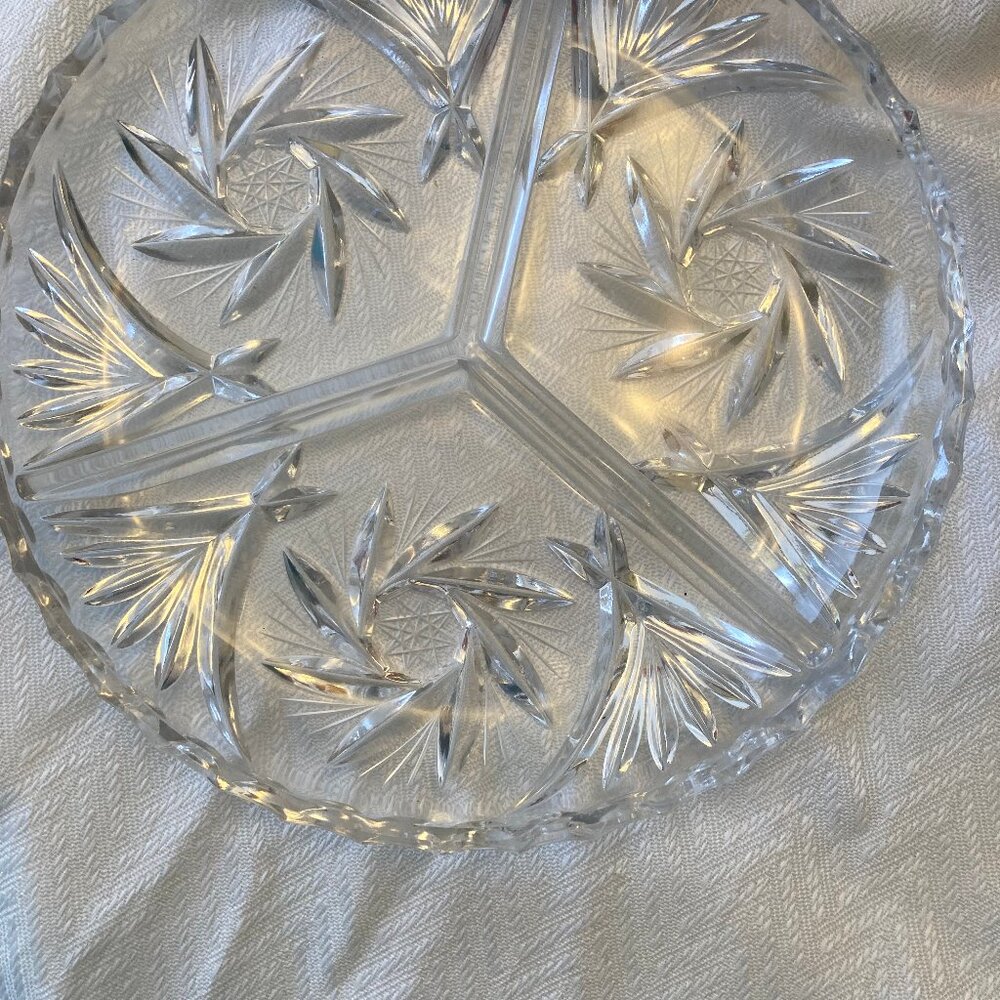 Pinwheel pickle dish divided